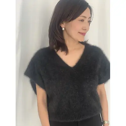 エクラ華組　宮原江里子さんがボン マジックの白蝶ピアスを着用