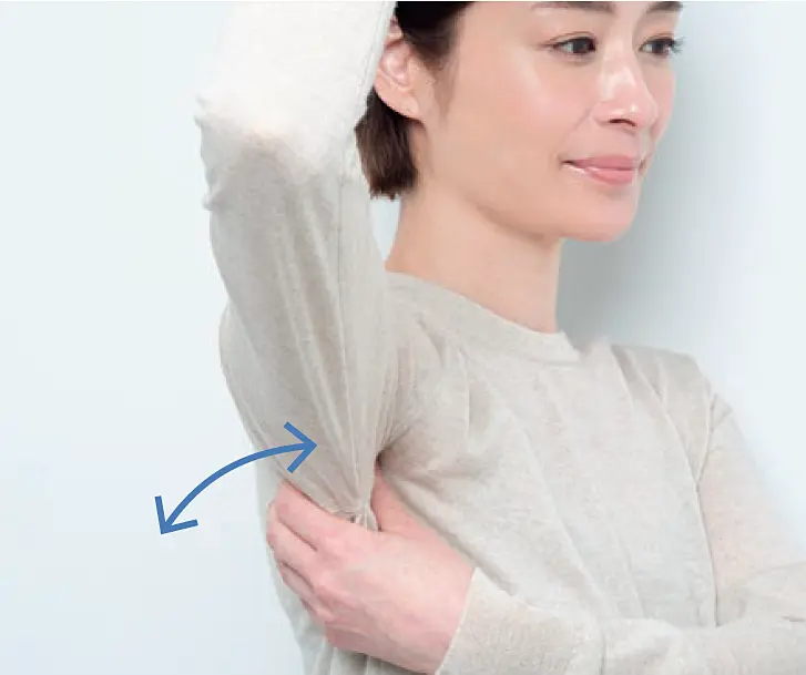 エイジングデザイナー 村木宏衣さん わきのほぐし方 アイケア　ストレッチ　step2