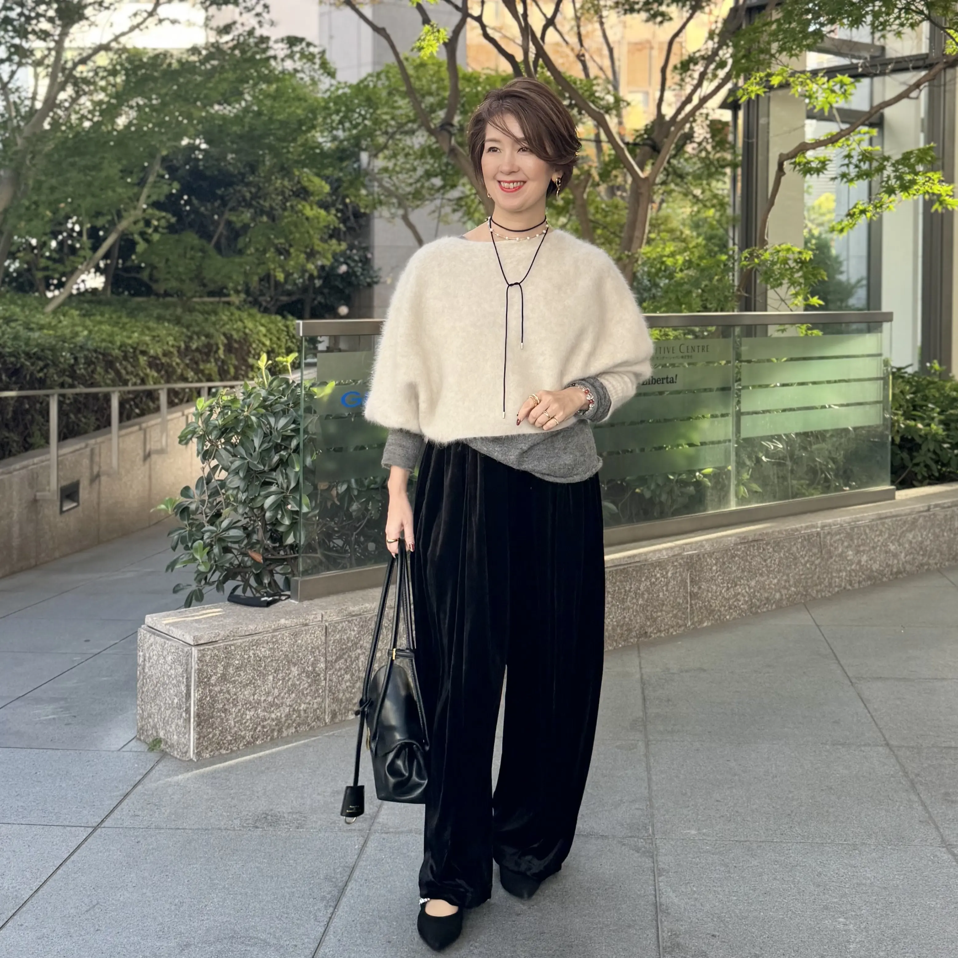 エクラ 華組　根本有加里さん　パンツコーデ　ベロア　カレンソロジー　