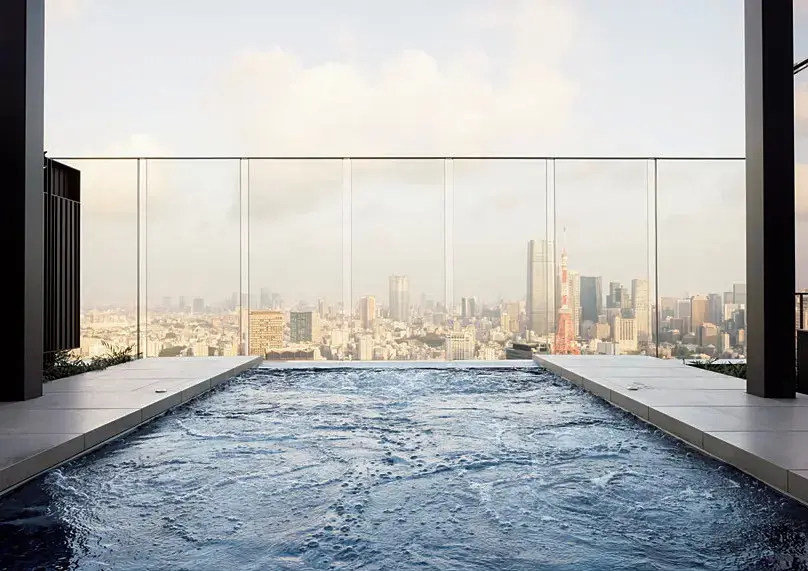 屋外リラクゼーションプールは絶景