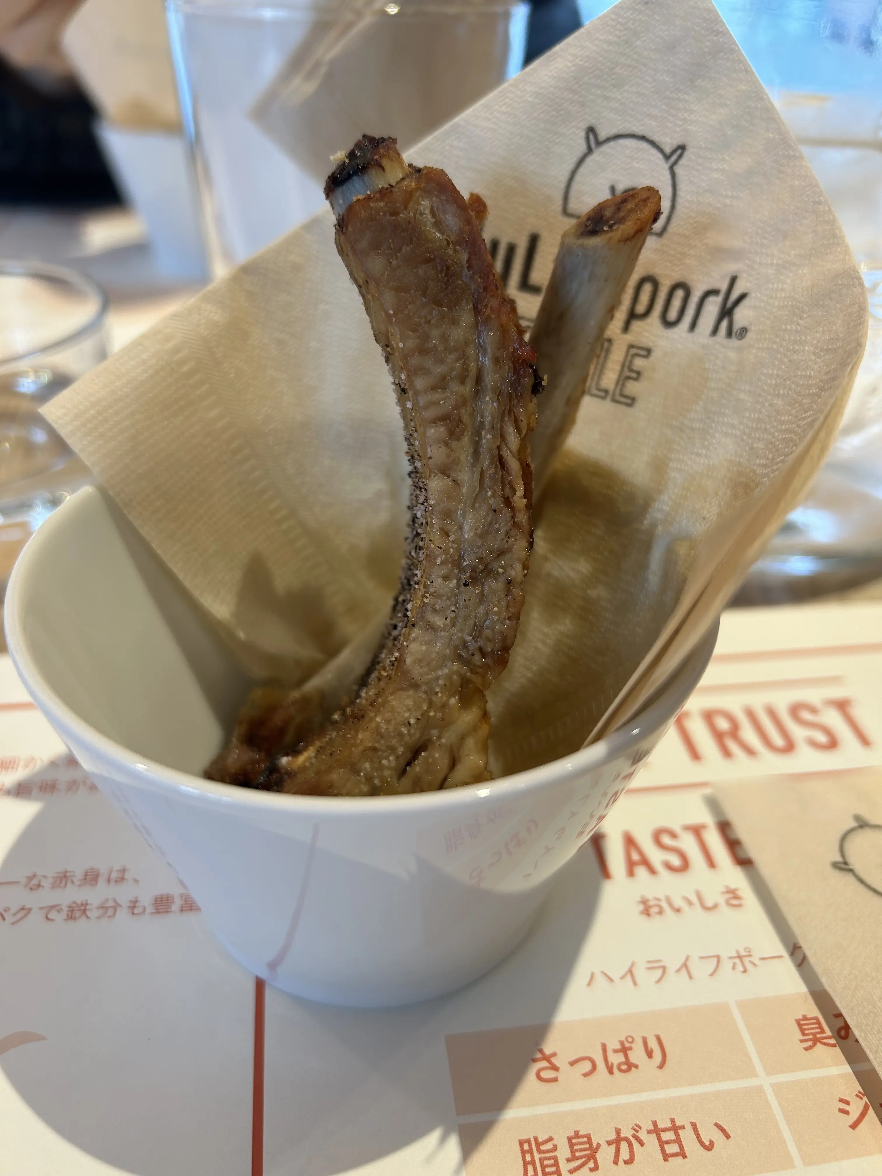 お洒落な町 代官山は古着屋さんで見つけたお気に入りのＧジャンやジレを羽織って_1_19