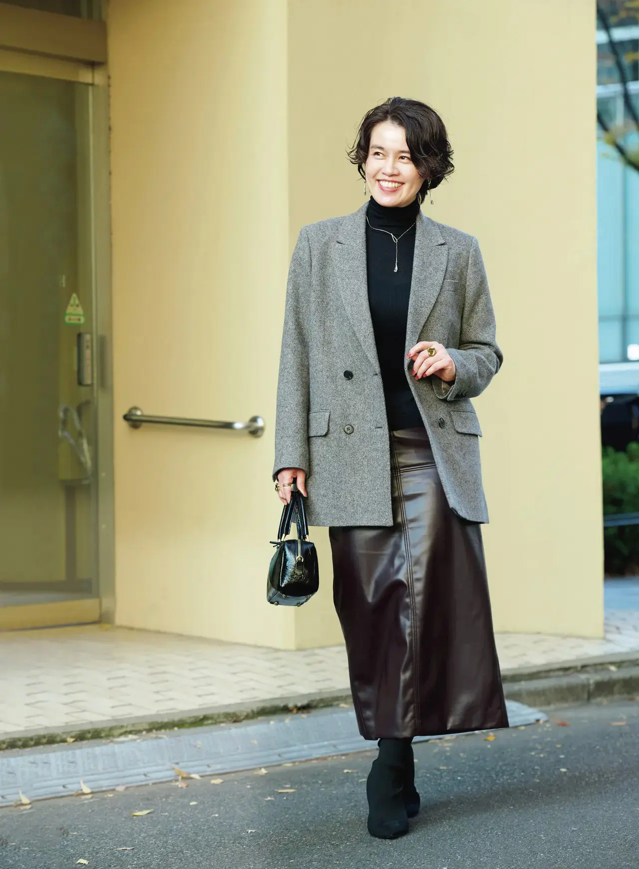 ホテルでのランチコーデ、アラフィーが心がけていることは？【エクラ 華組のリアルファッションSNAP】