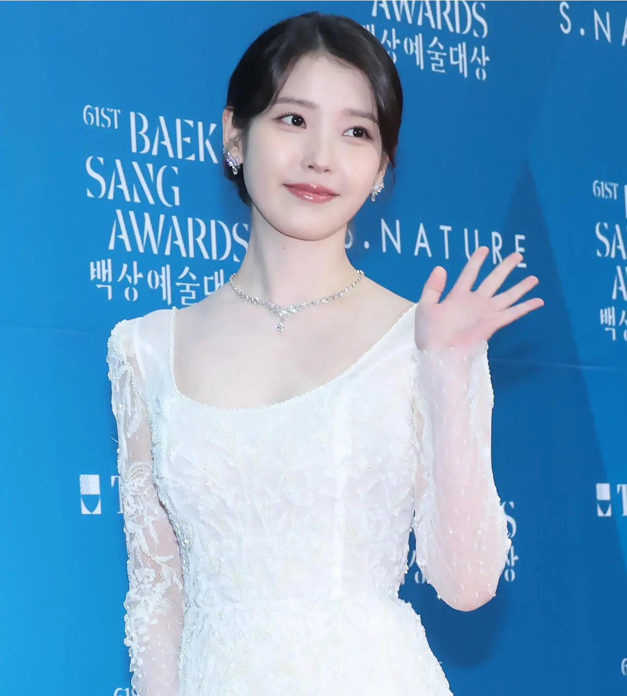 韓国ドラマ　俳優　人気　IU