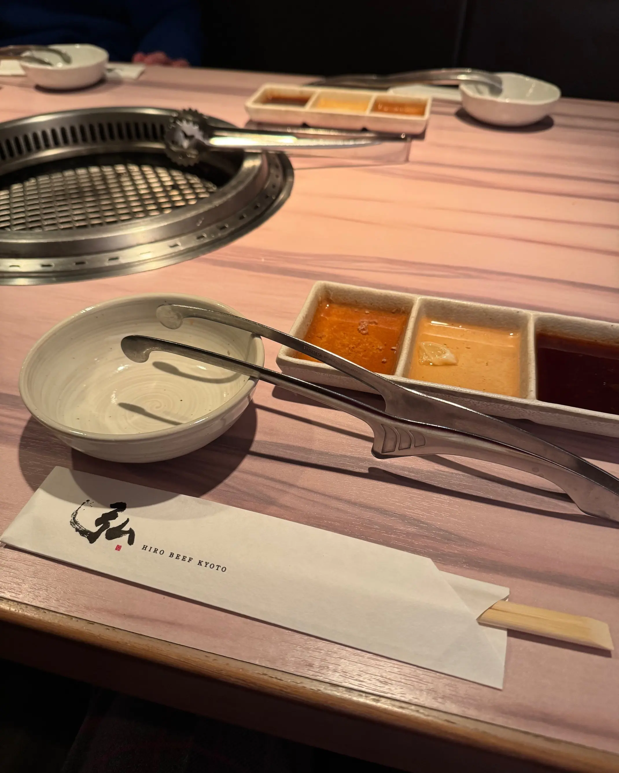 赤をポイントに、品よく。ドライブの日の大人のムートンコート着回し【３日目】_1_2-2