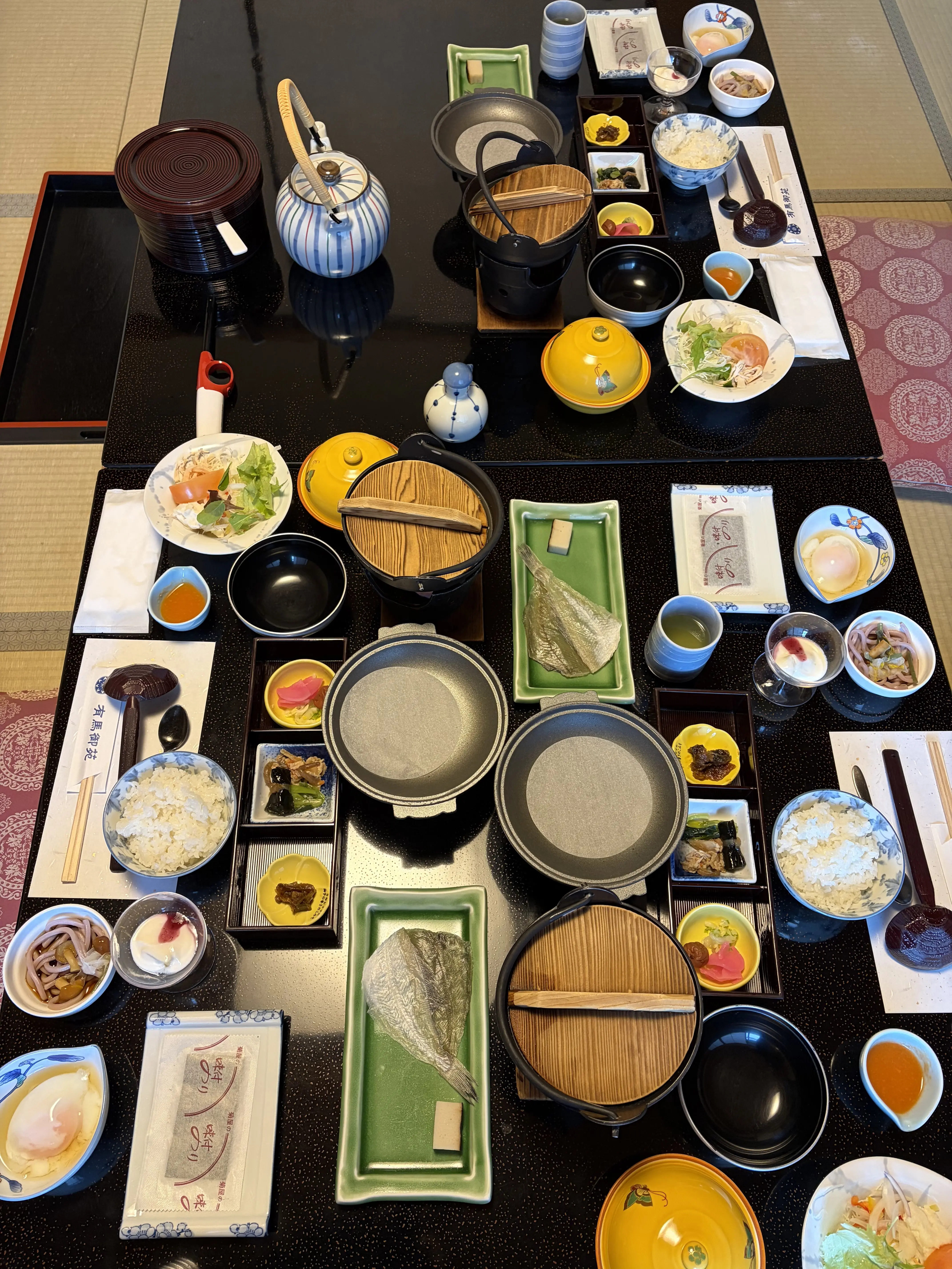 有馬御苑の朝食は和定食を、部屋食で提供