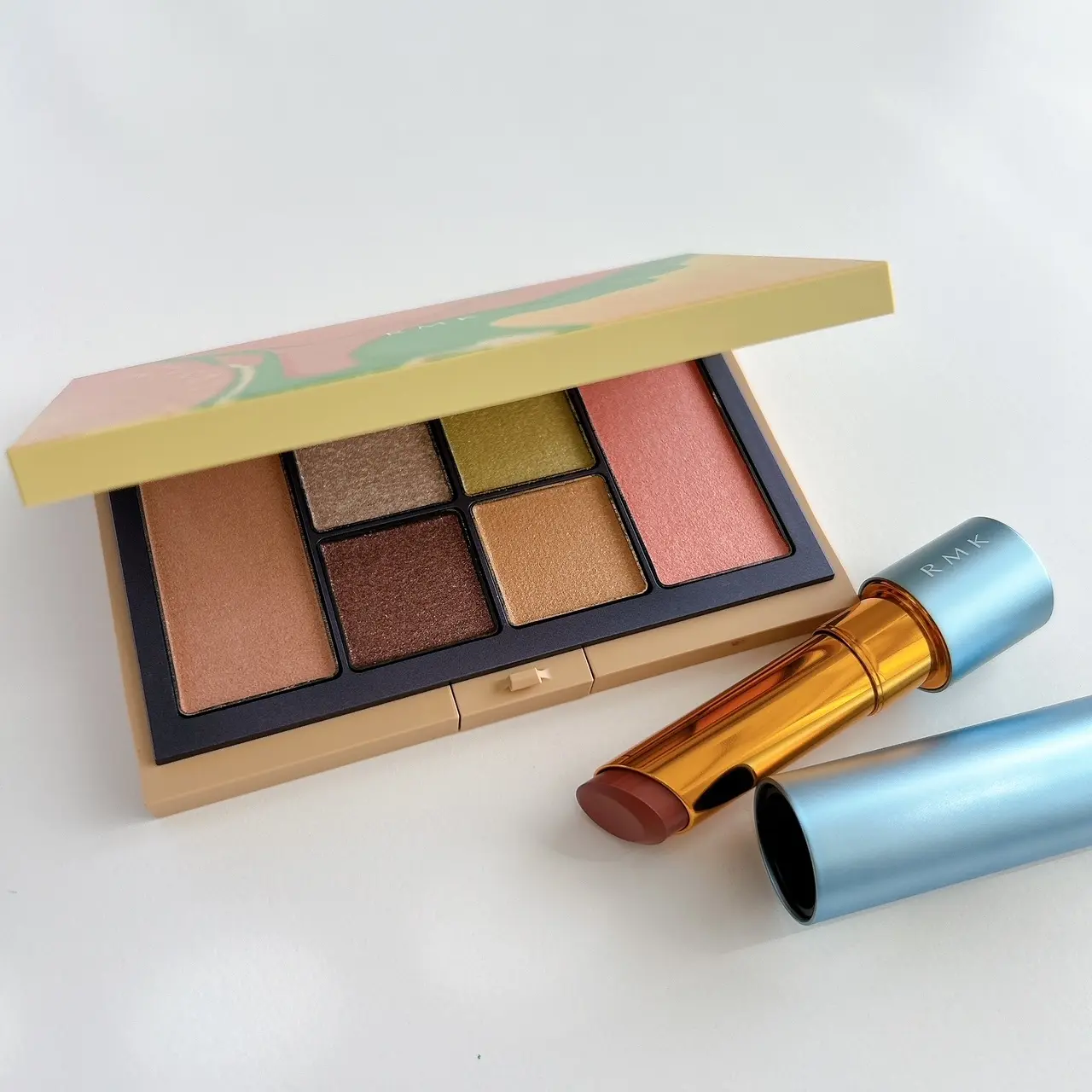 クリスマスコフレ RMK ブリーズ ブレス エスケープ アイズ&ブラッシュ パレット、RMKベルベットシーンリップカラー EX-04