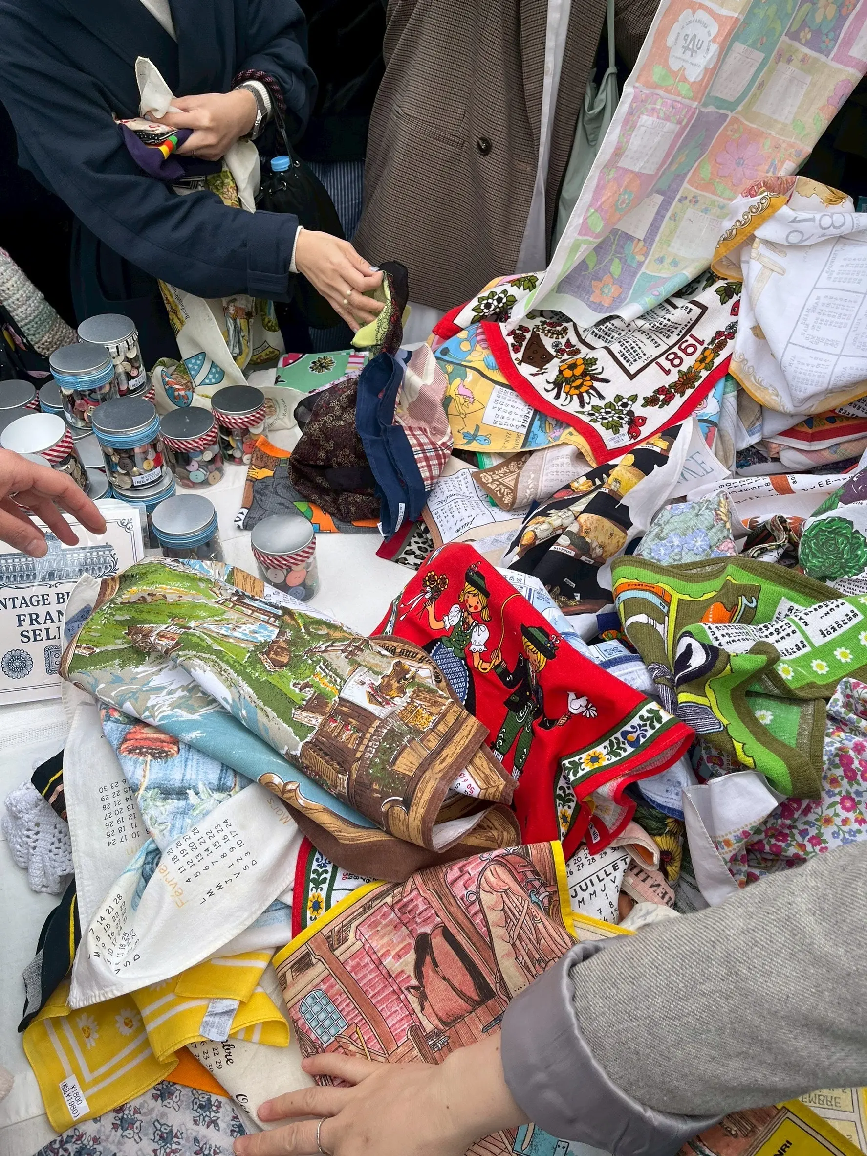 お洒落な町 代官山は古着屋さんで見つけたお気に入りのＧジャンやジレを羽織って_1_5