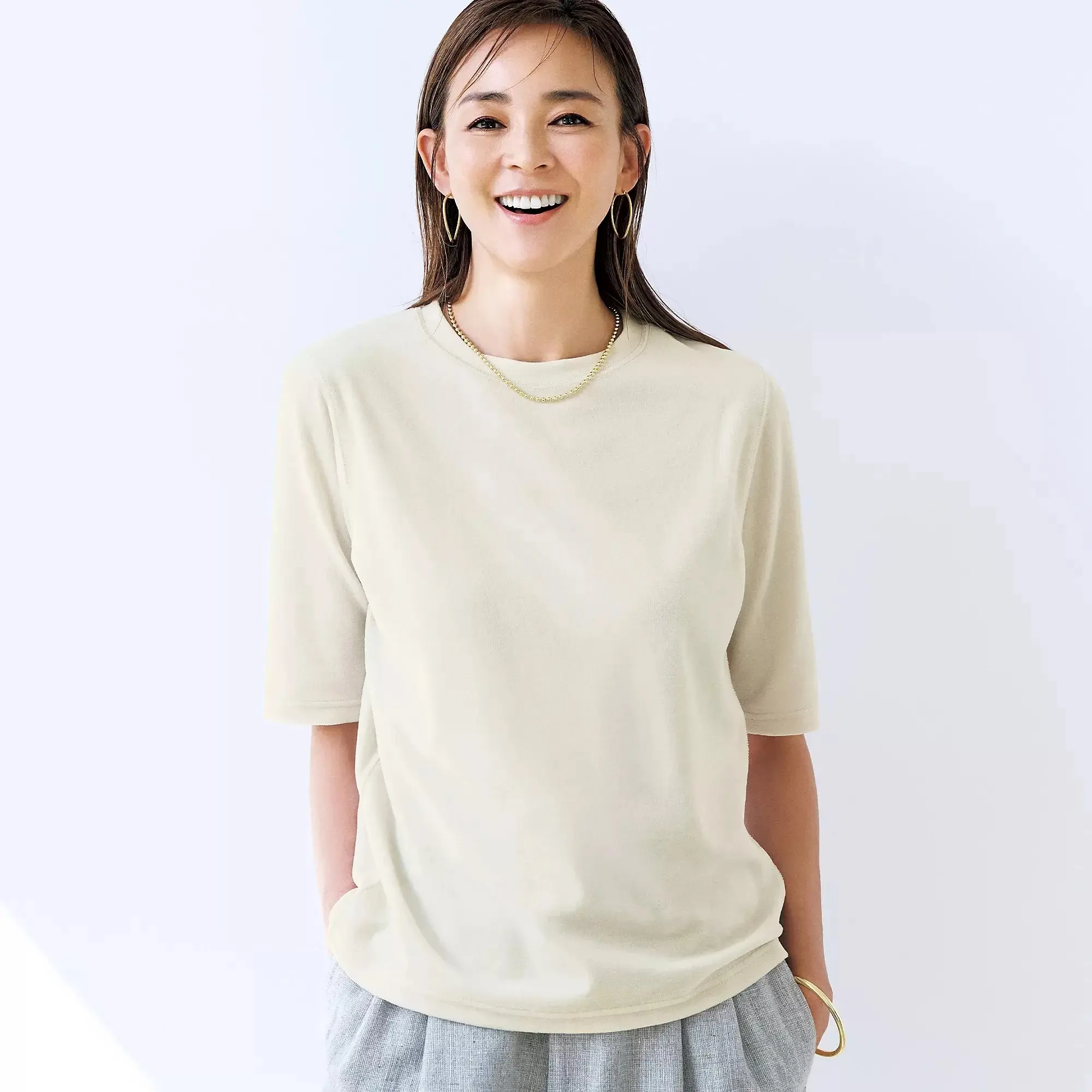 【50代の秋コーデ】1着で上品見え！この秋マストバイな「ベロアトップス」コーデ術_1_1