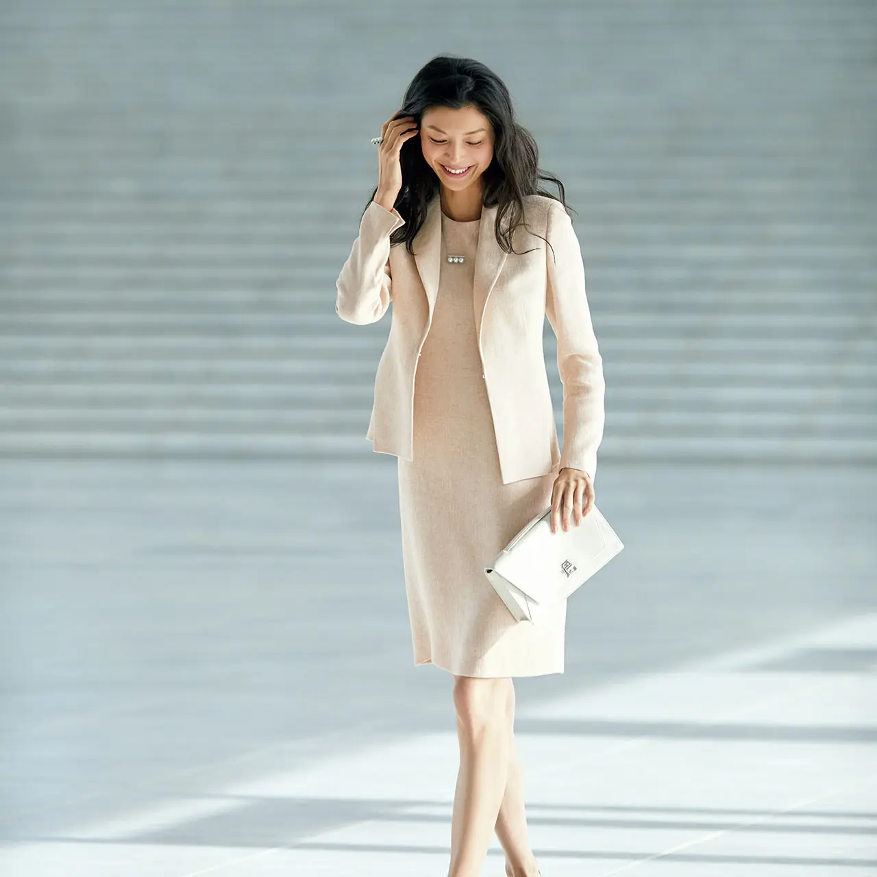 louren Vネックボディスーツ　ベージュ louren Vネックボディスーツ ベージュ