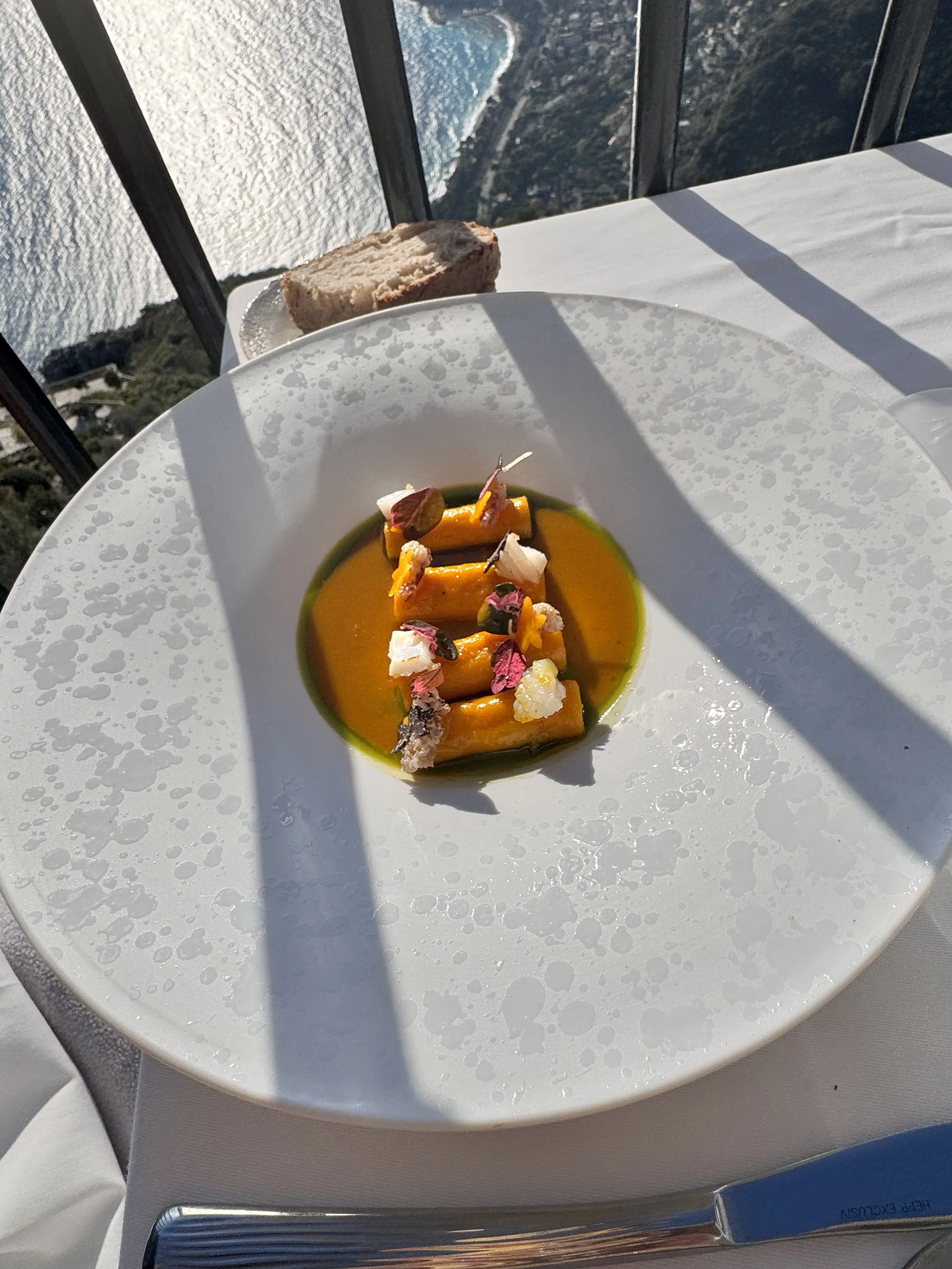 動きやすさと上品さを叶える旅先ランチコーデ🇫🇷話題のフランスエズ村へ_1_19-2