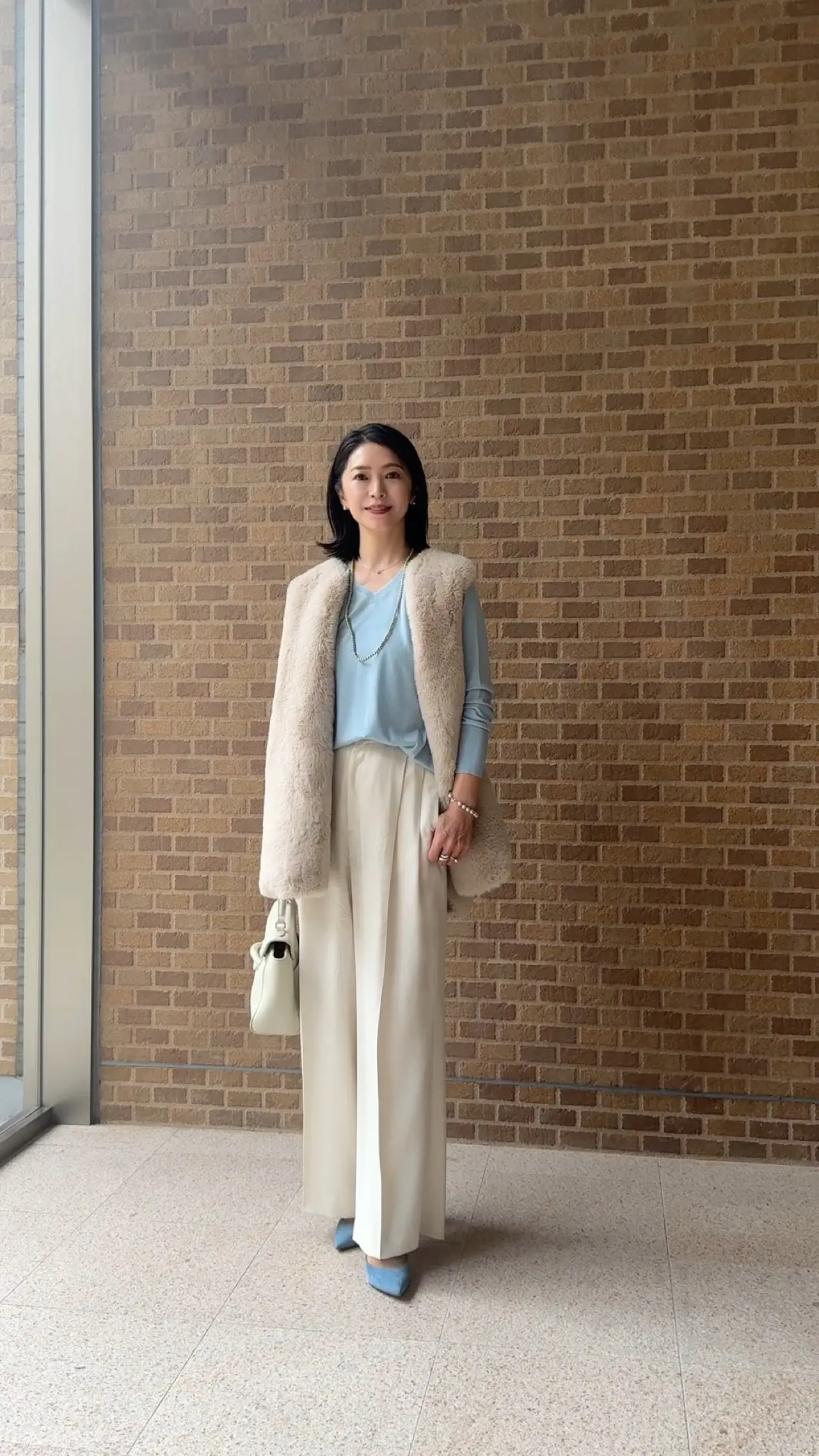 「シルクカシミヤ混 浅Vネックニット」極上の肌触りと美しい光沢、重宝する一枚間違いなしです！_1_2