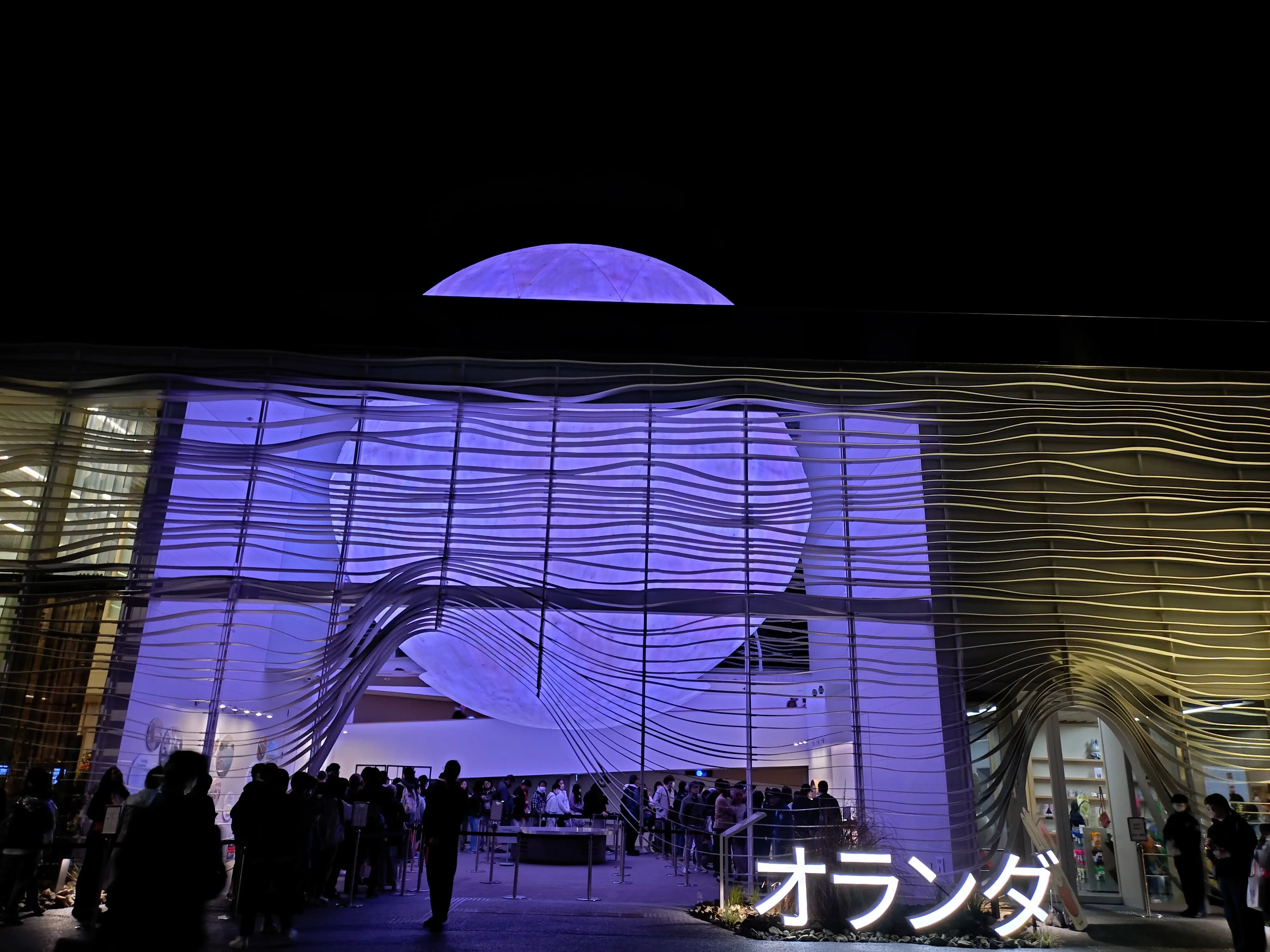仕事帰りにフラリ、夜ソロ万博_1_6
