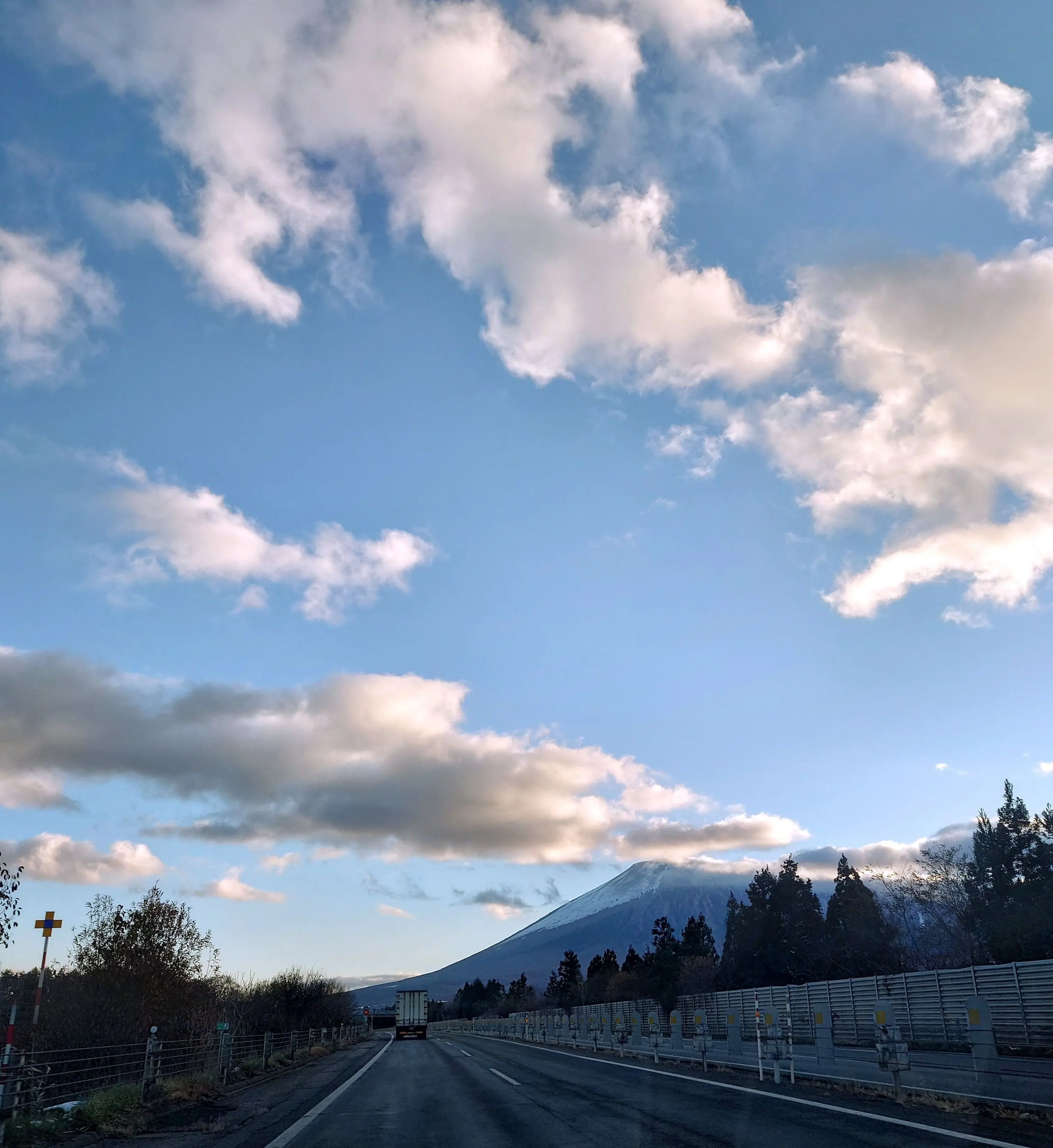 高速道路からの岩手山