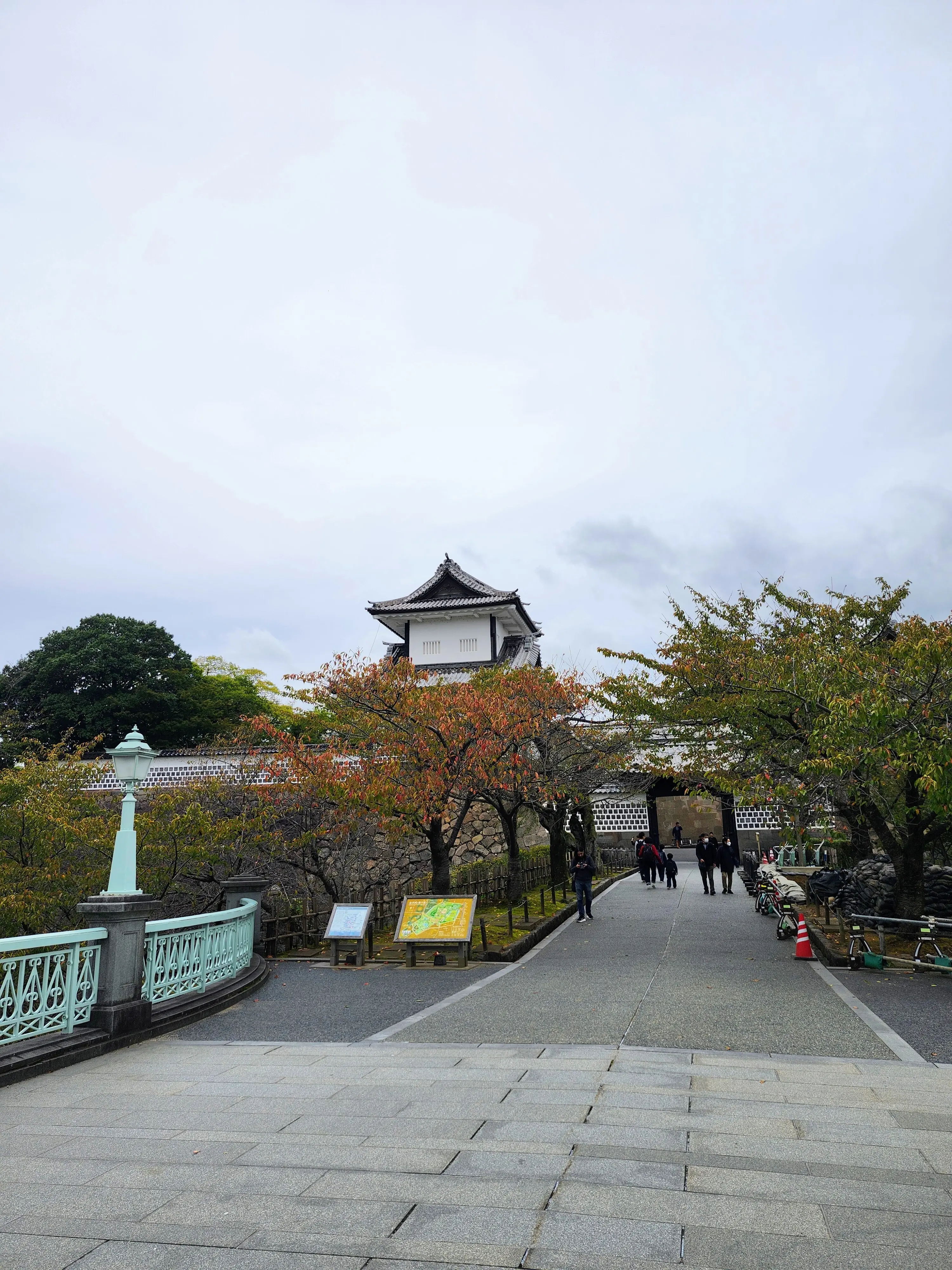 女子旅、金沢、金沢旅行、秋の金沢、40代ファッション、旅コーデ、加賀料理、21世紀美術館、御朱印 神社、金沢カフェ、茶屋街