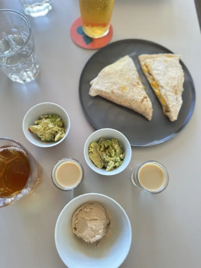 機能的なファッション × 海辺の美食 × 非日常のロケーション。_1_8