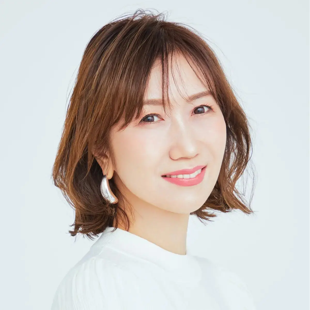 柔らかい丸みと抜け感が魅力！おばさんぽくならない最旬こなれボブ【50代髪型・ヘアスタイル】