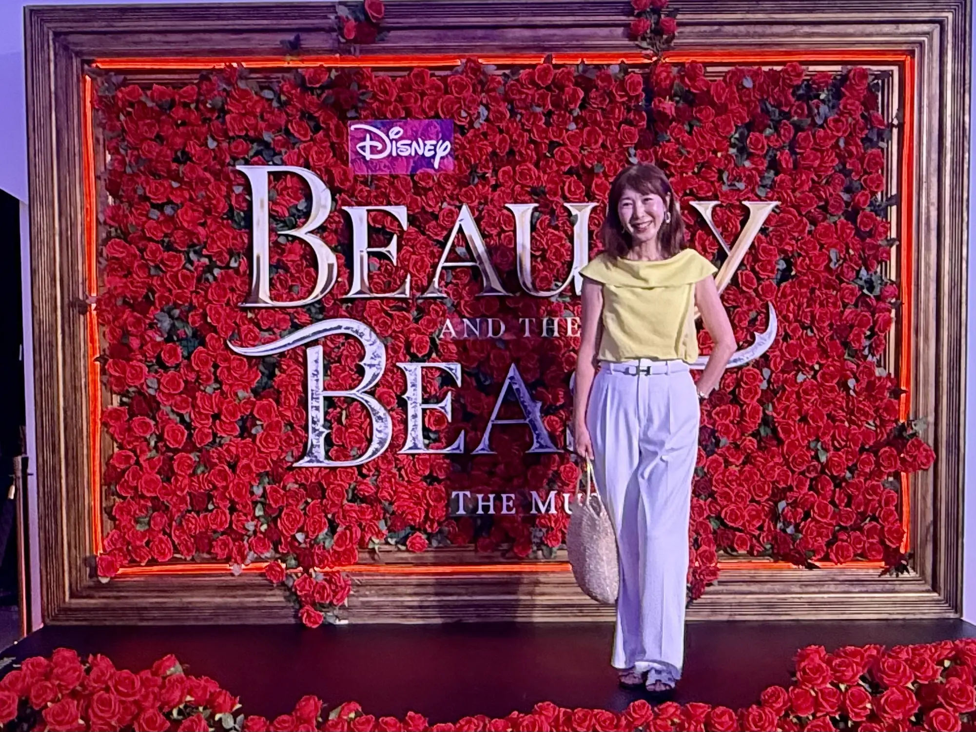 ホワイトパンツコーデ