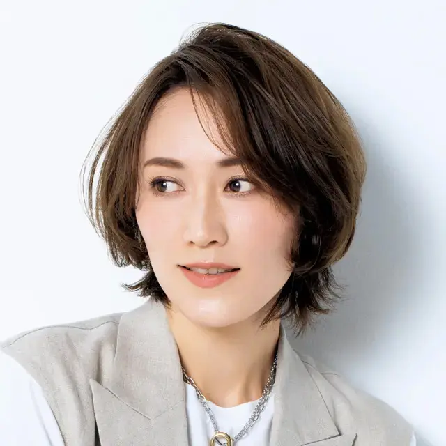 広がるくせを生かした「こなれショート」