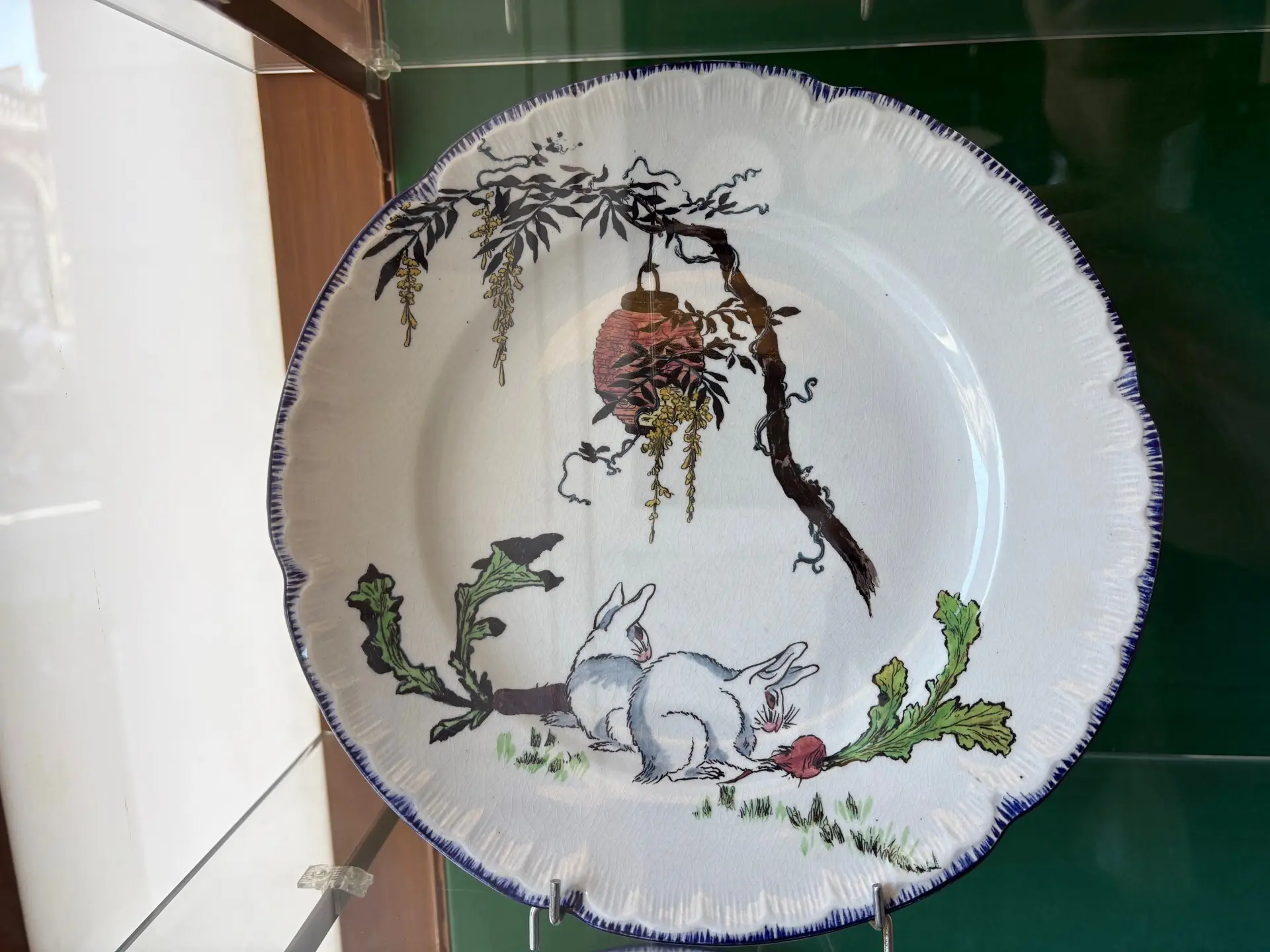 ウサギの絵皿