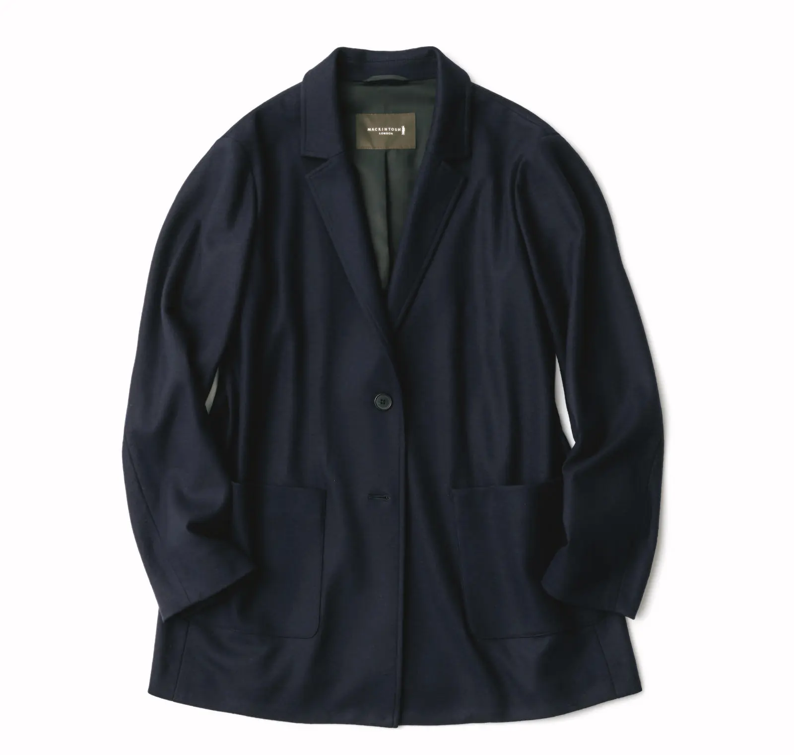  冬の終わりの 「買い足しアイテム」見本帖　マルチな活躍が見込める 端正なテーラード ❶なめらかなウールのシングルテーラード。ワンピースやワイドパンツをきちんと知的に 格上げしたい日に便利。ジャケット￥66,000／SANYO SHOKA（I マッキントッシュ ロ ンドン）　