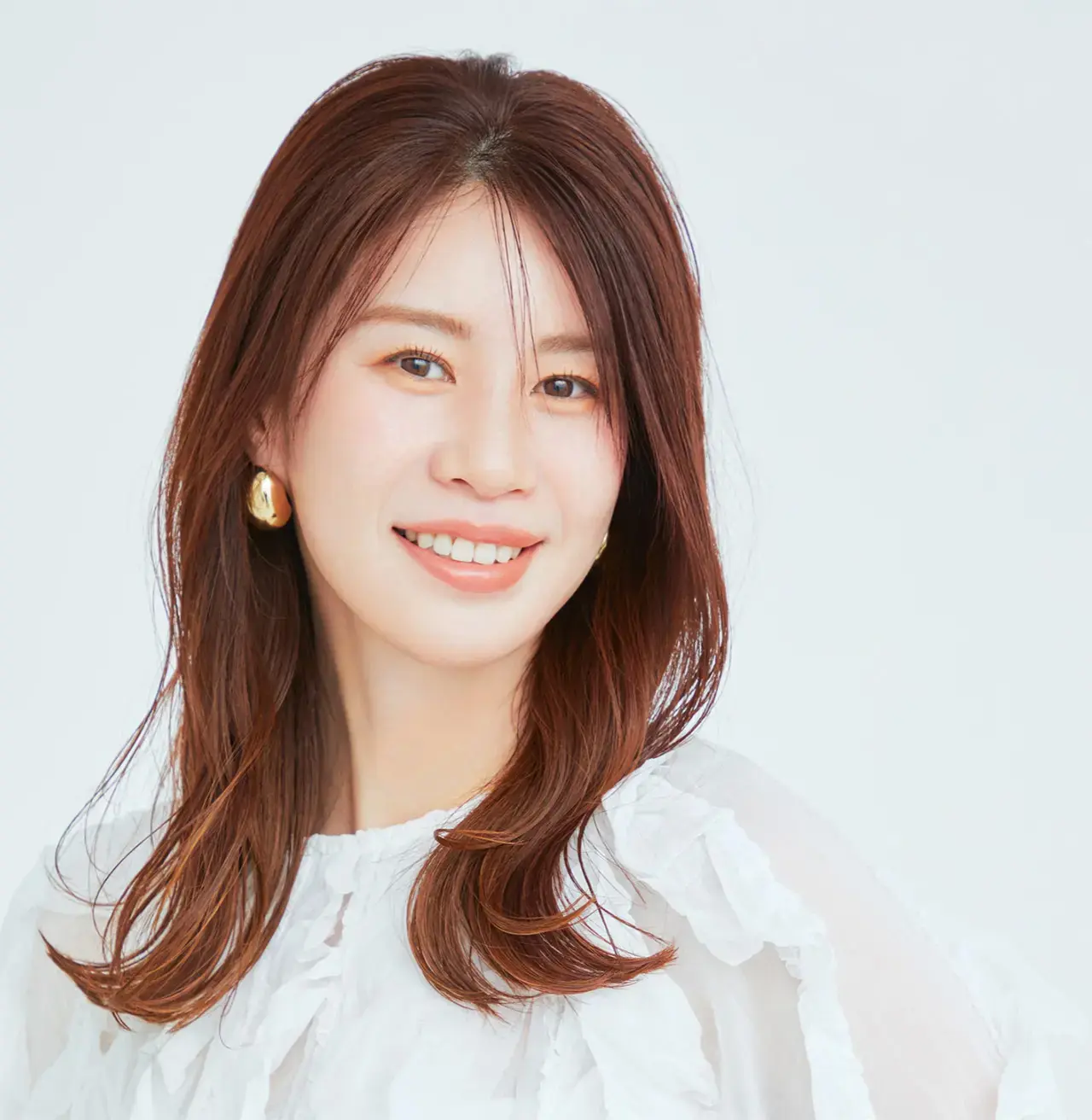 「影の前髪」がポイント！大人のロングをふんわり印象にカムフラージュ