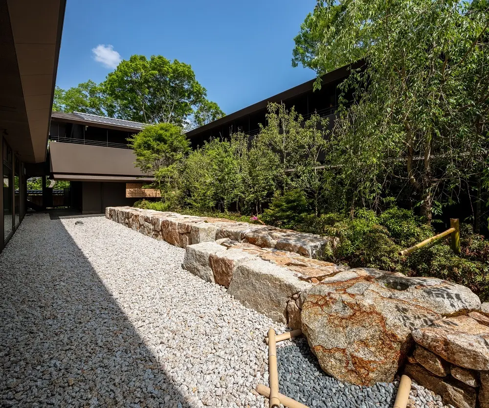 ふふ奈良の中庭は日本を代表するランドスケープアーキテクトである宮城俊作氏が手がけたもの