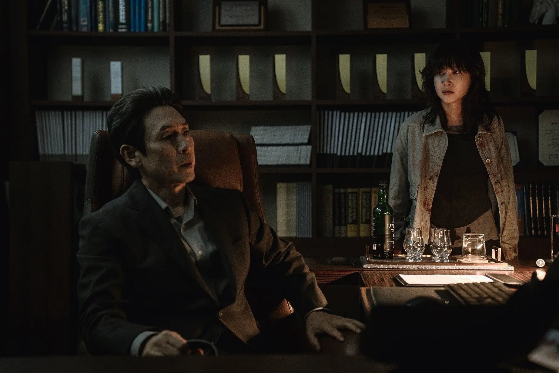 「ハイパーナイフ 闇の天才外科医」主演のソル・ギョング(左)とパク・ウンビン(右)