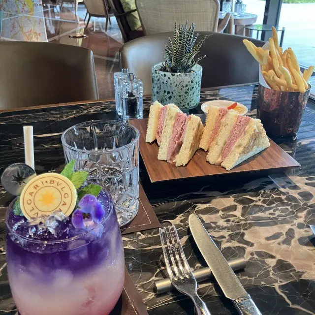 ブルガリホテルのバーでひとやすみ_1_8