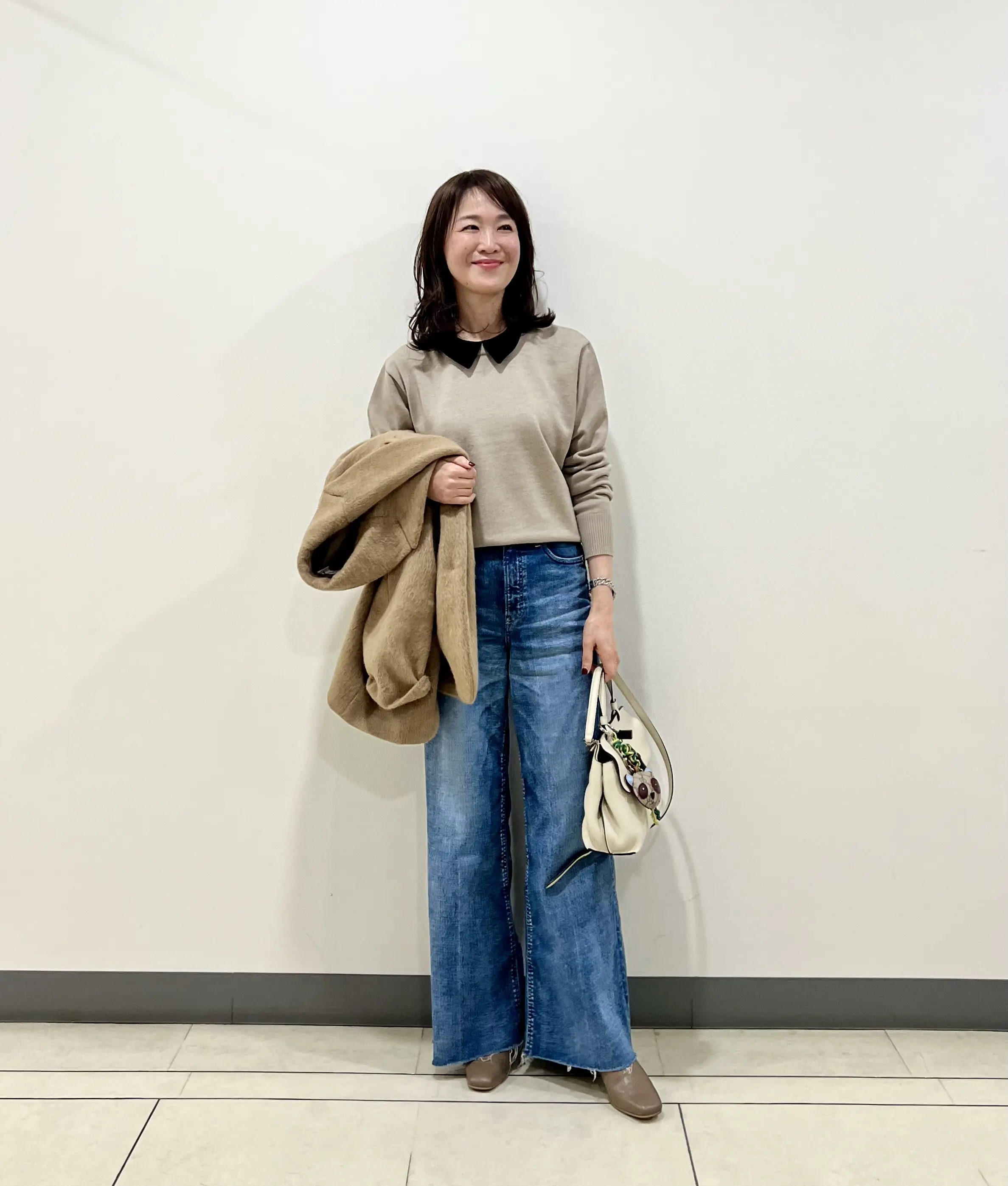 手に持っても軽くてコンパクト