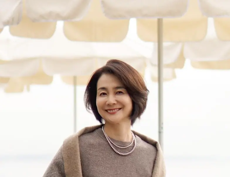 華組　読者モデル　エクラ華組　佐藤綾子さん　ストールコーデ　スロー　ヘアスタイル　ボブ