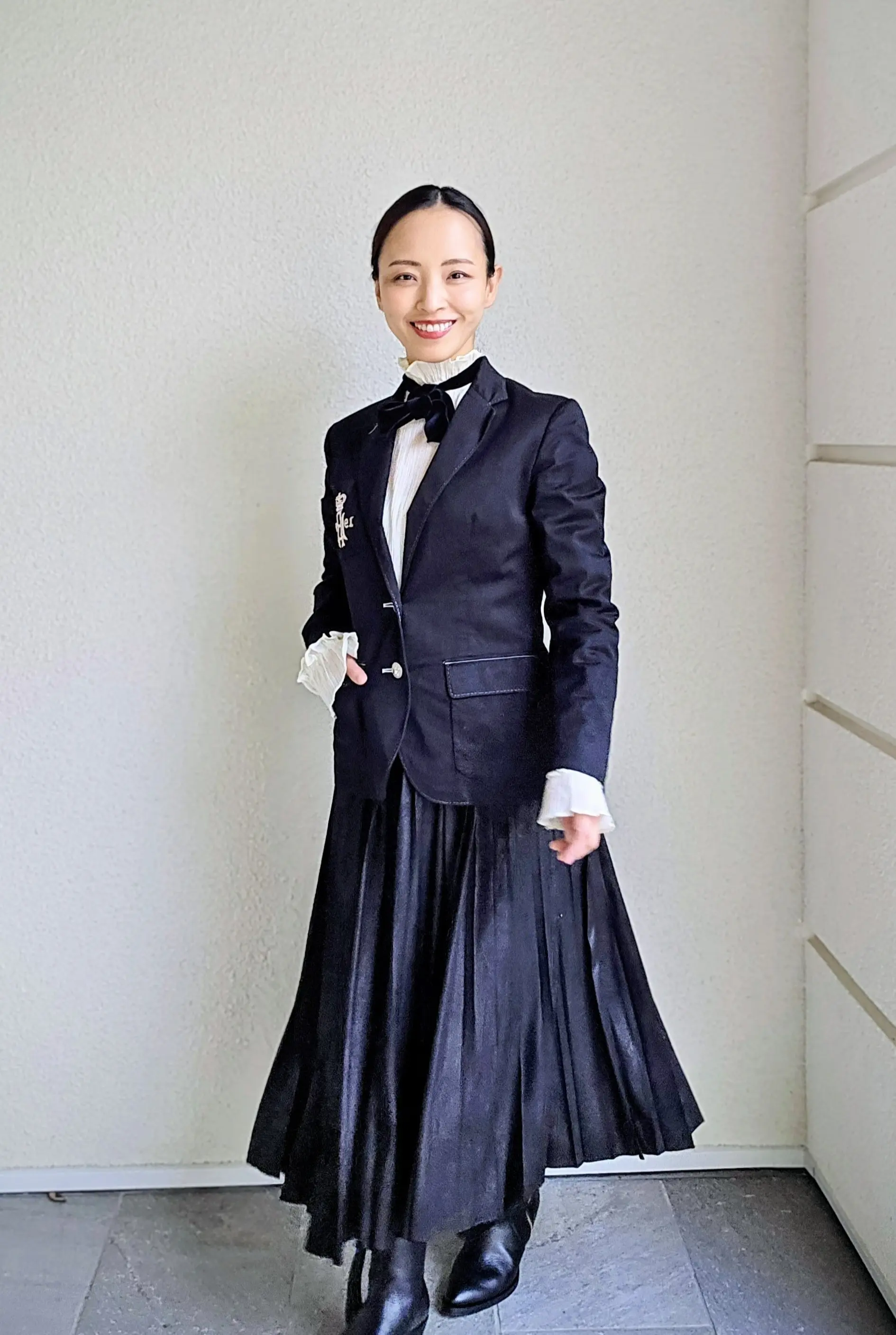 「リボン」で遊ぶ　大人のモノトーンコーデ　　_1_2