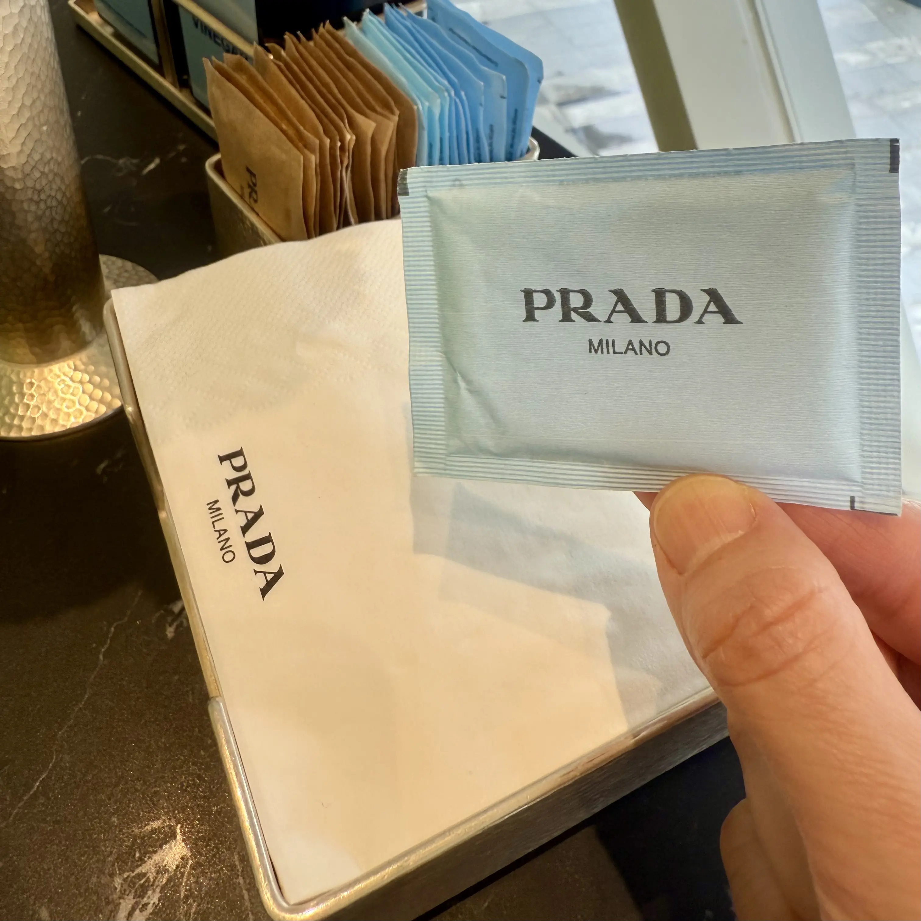 ペーパーナプキン、シュガー