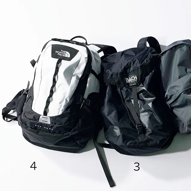 黒バッグを持ち慣れている人なら、バックパックも黒がトライしやすい。