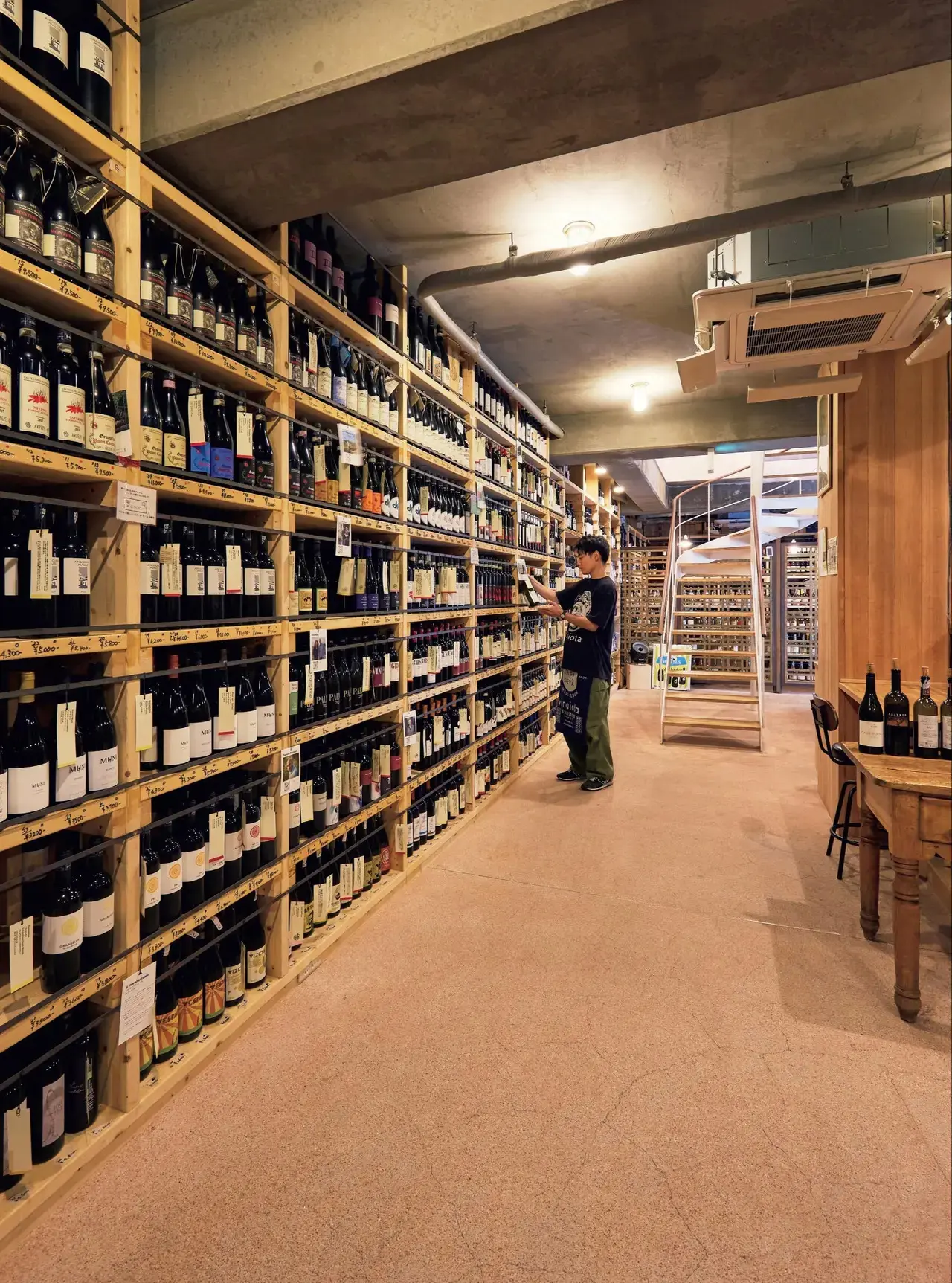 イタリアワインを軸に、日伊各地の“真剣”な美味を