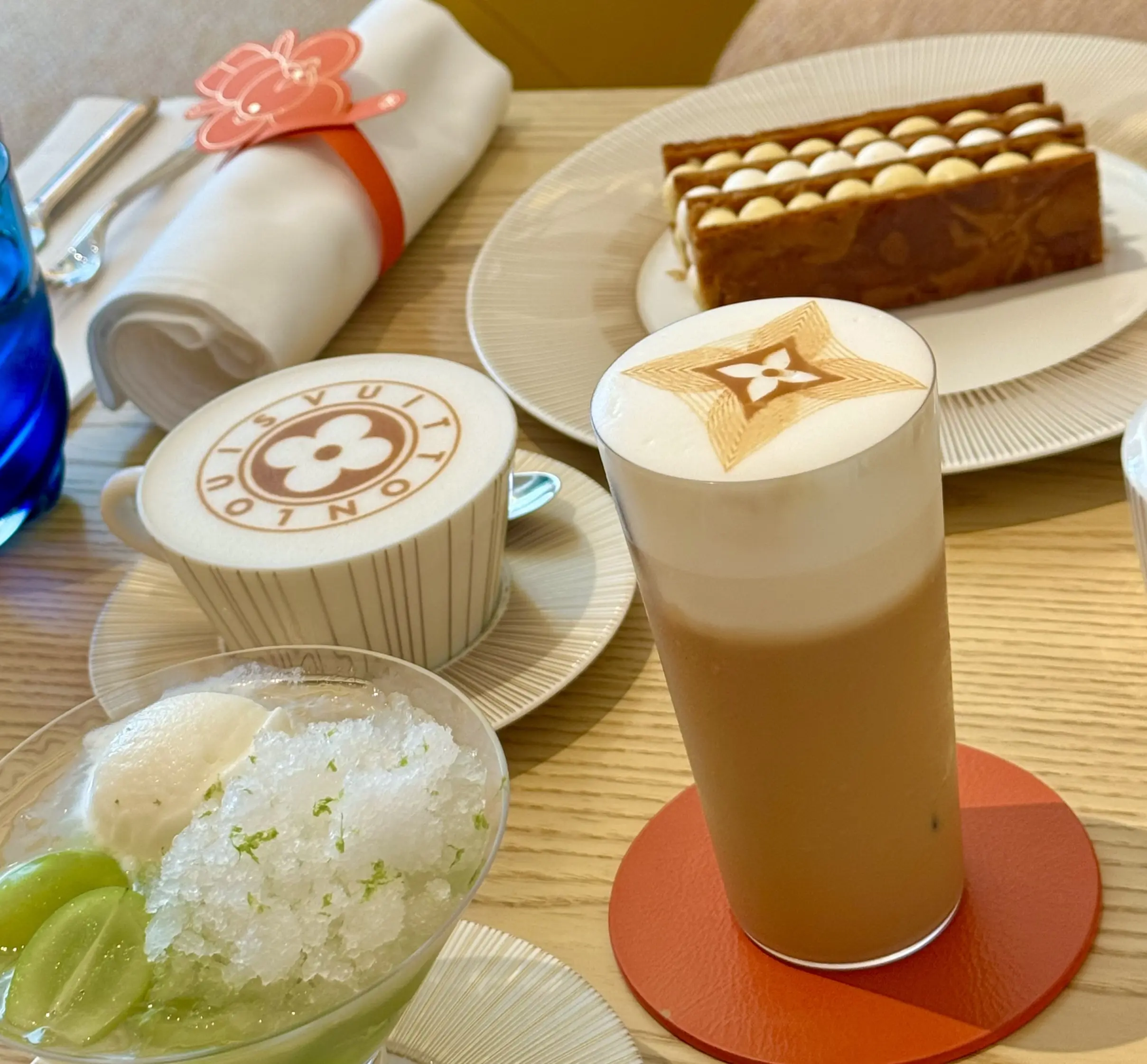 LE CAFE V