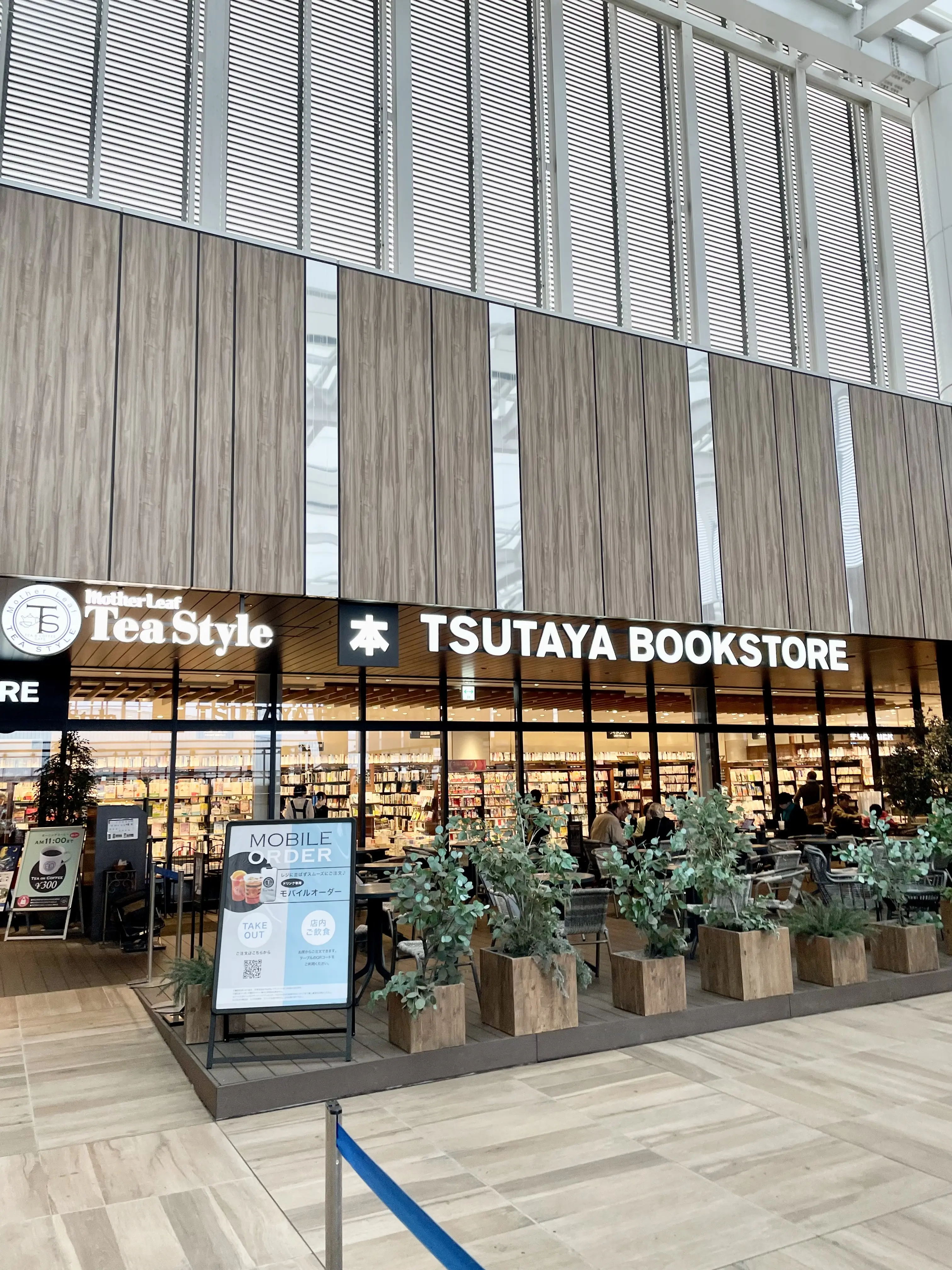 オリジナルフルーツティー、Mother Leaf Tea Style、マザーリーフティースタイル、テラス席、吹き抜け、吹き抜け天井、TSUTAYA BOOK STYLE、