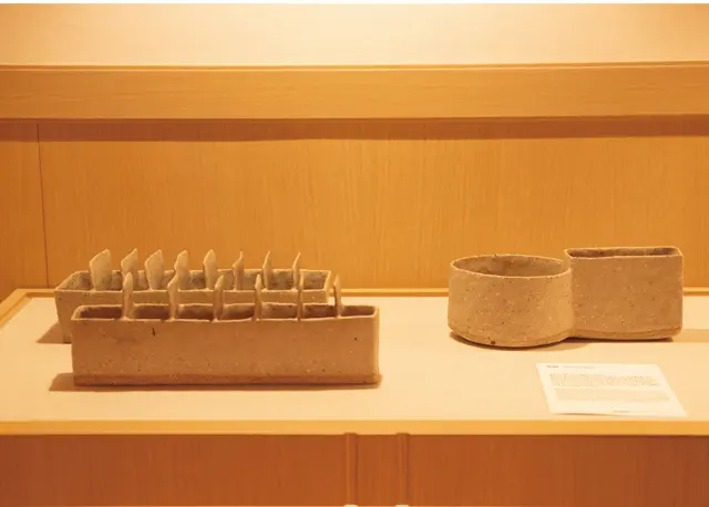 韓国の料理家に人気のベク・ギョンウォン氏の作品。「左は野菜スティックなど高さのある食材を盛ると素敵」(チェさん)。各W300,000