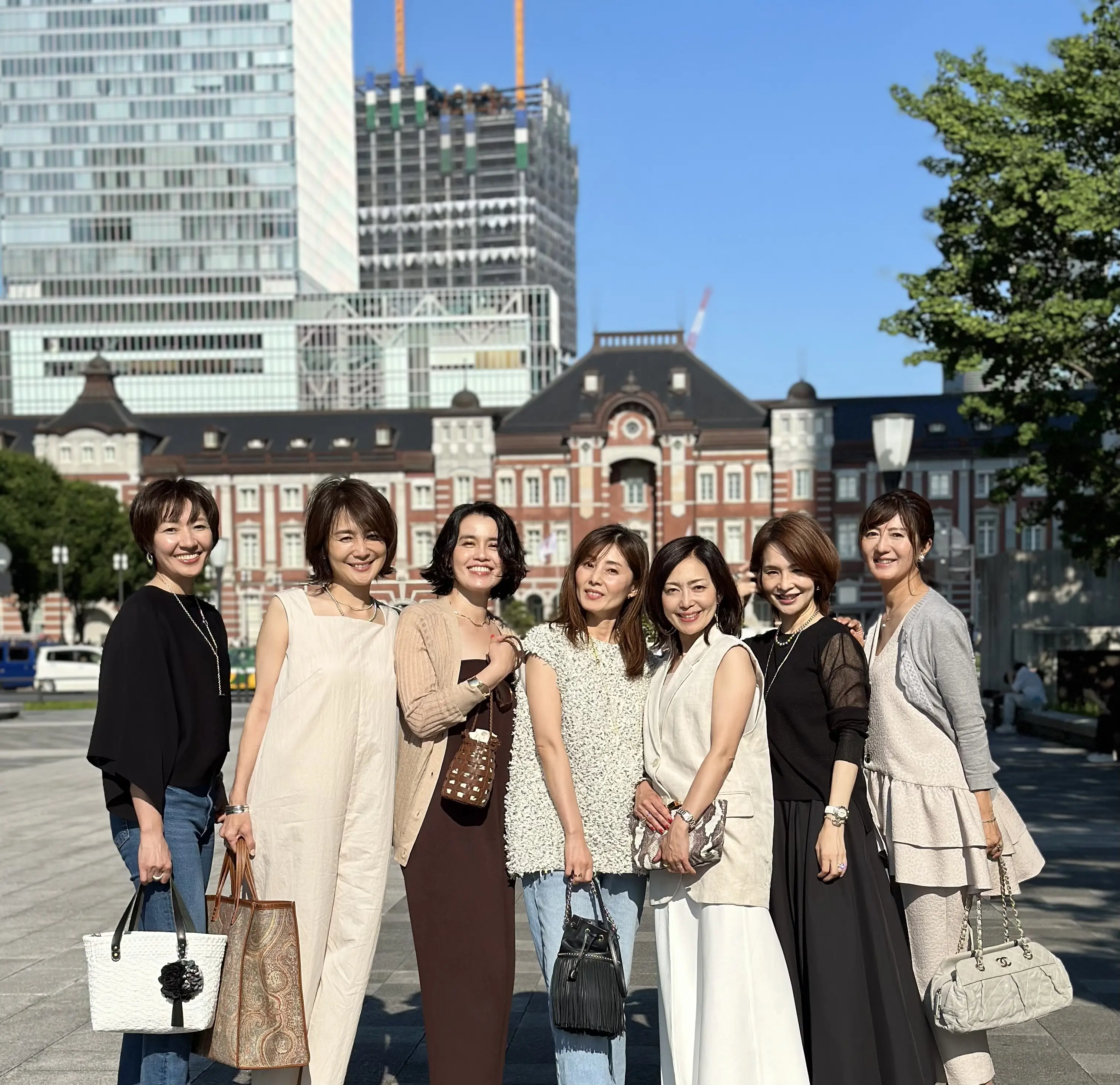 エクラ華組メンバー　東京駅　私服スナップ撮影