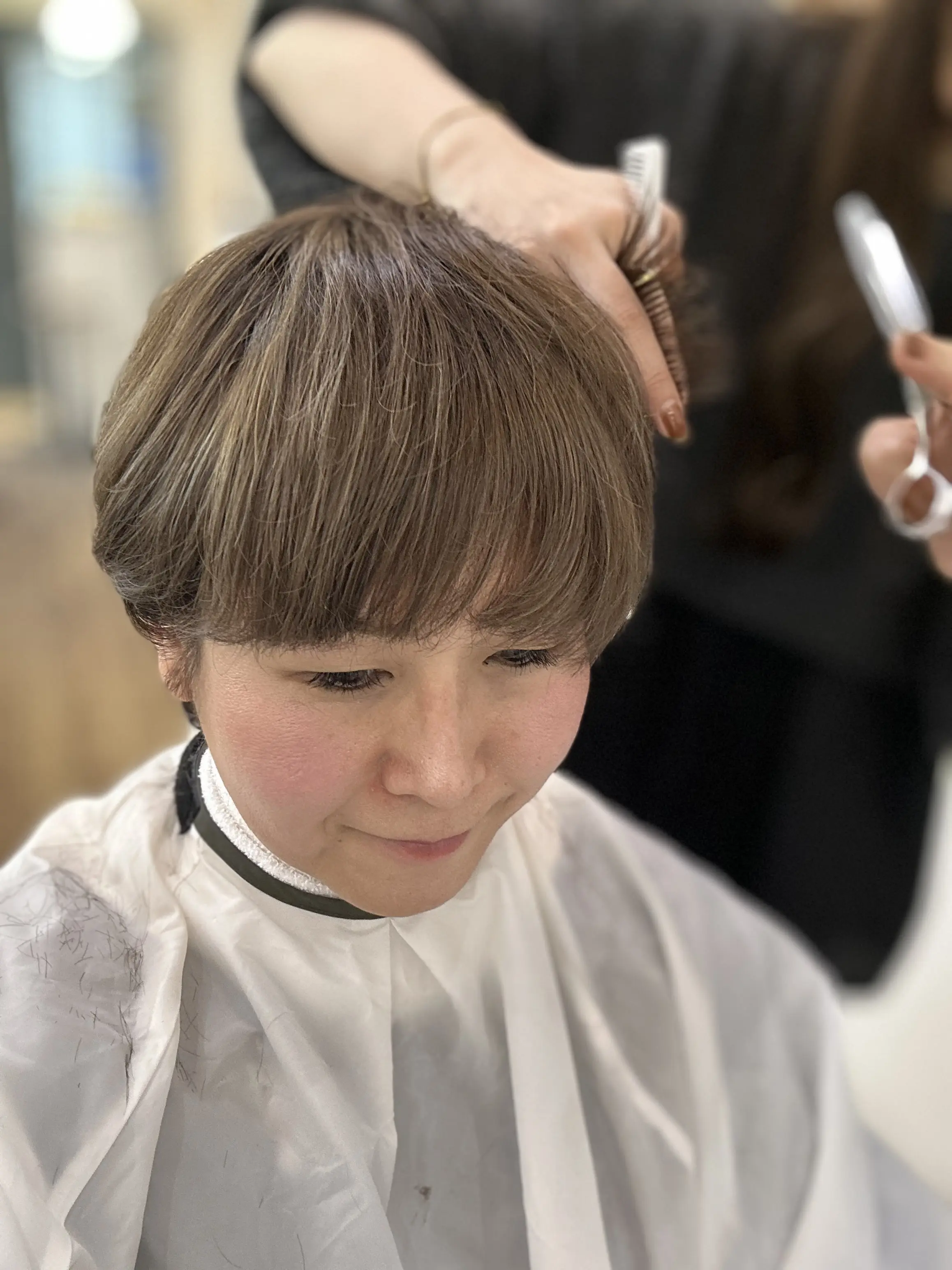 白髪は「隠す」より「デザイン」する！刈り上げショート×細密ハイライトで新年を軽やかに。_1_5