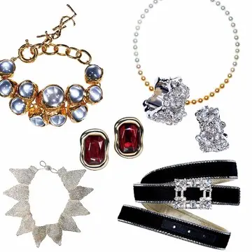 冬ファッションに華やかさをプラス！大人のきらめきアクセサリー6選