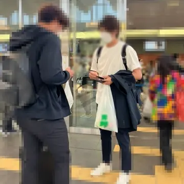 広島駅で遭遇したイケメン選手達。もう一目で選手とわかります。移動時のファッションにも注目です！