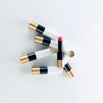 血色感をアップ！エルメスのリップ&amp;YSLのチークで大人のつやめきをかなえて【50代の肌未来が輝く最旬美コスメ】