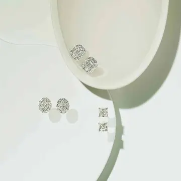 シャープな輝きを放つ「グラフ」のダイヤモンドピアス【特別な日を照らす幸福感ジュエリー】