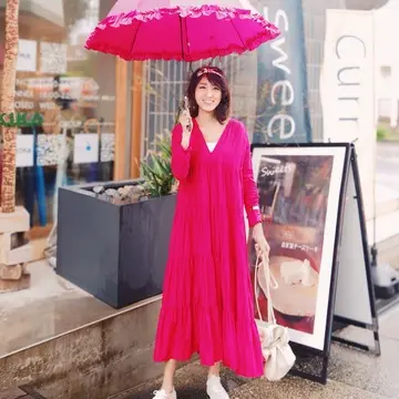 たまには赤ワンピで♡ スパイスカレーが人気のカフェ