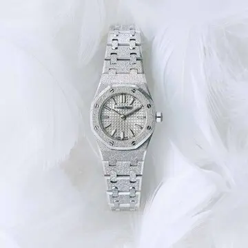 【腕時計が紡ぐ物語】女性による、女性のための時計。新しい女性像が生み出す「オーデマ ピゲのロイヤル オーク」