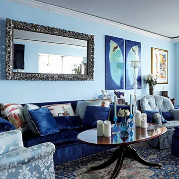 大好きなブルーと重厚で伝統的な家具との融合　和央ようかさんの人生最高に「好き」な家　五選 
