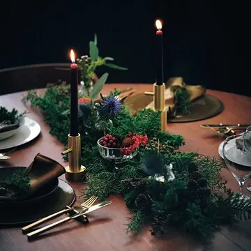 クリスマス料理が引き立つテーブルフラワーの飾り方【花生師・岡本典子さんに教わる&quot;花あしらい”】