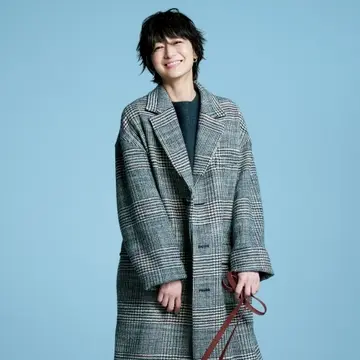 王道チェックのテーラードコートはオーバーサイズで今っぽく【富岡佳子「印象派コート」で出かけよう】