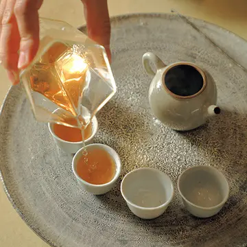 贅沢空間で味わうお茶のおもてなし『茶室／茶藝室 池半』【京都美味手帖】