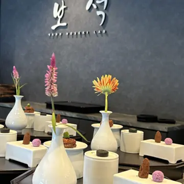韓国宮廷料理 HOSEKI（보석）成城　ー住宅街にひっそりと佇む、王朝の食卓